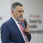 Bayraklı Belediyesi'ne Yönelik Operasyon: Eski Başkan Serdar Sandal Gözaltında