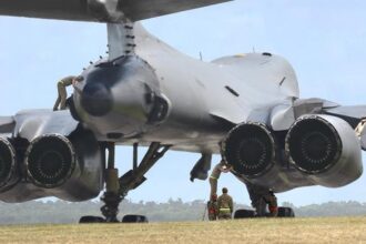 ABD, İngiltere'deki Stratejik B-1 Lancer Bombardıman Uçaklarını Ani Kararla Geri Çekti