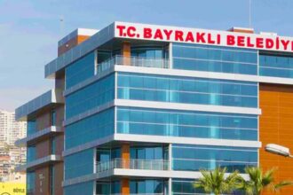 Bayraklı Belediyesi'ne Yönelik Yolsuzluk Operasyonu: 45 Gözaltı