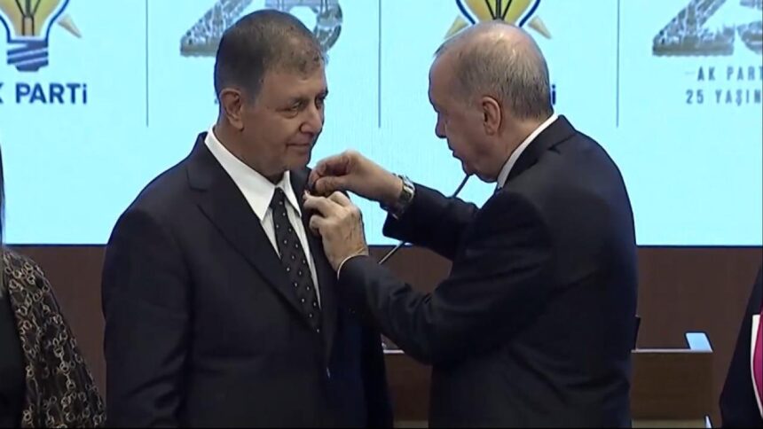İzmir Büyükşehir Belediye Başkanı Cemil Tugay AK Parti'ye Katıldı