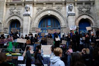 Fransa'da Eğitim Krizi: Liselilerden 'Yetersiz Koşullar' Protestosu