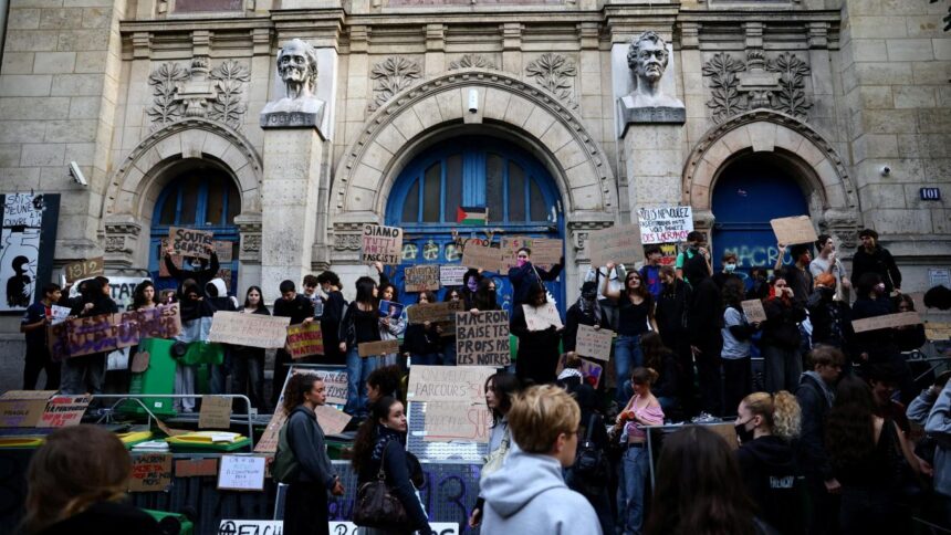 Fransa'da Eğitim Krizi: Liselilerden 'Yetersiz Koşullar' Protestosu
