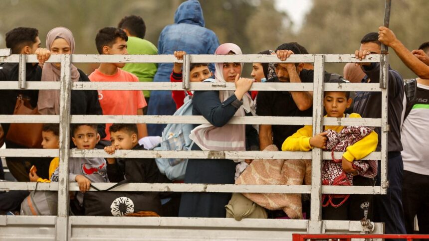 Gazze'de İnsani Kriz Derinleşiyor: Yerinden Edilen Binlerce Aile Çadırlarda Yaşam Mücadelesi Veriyor