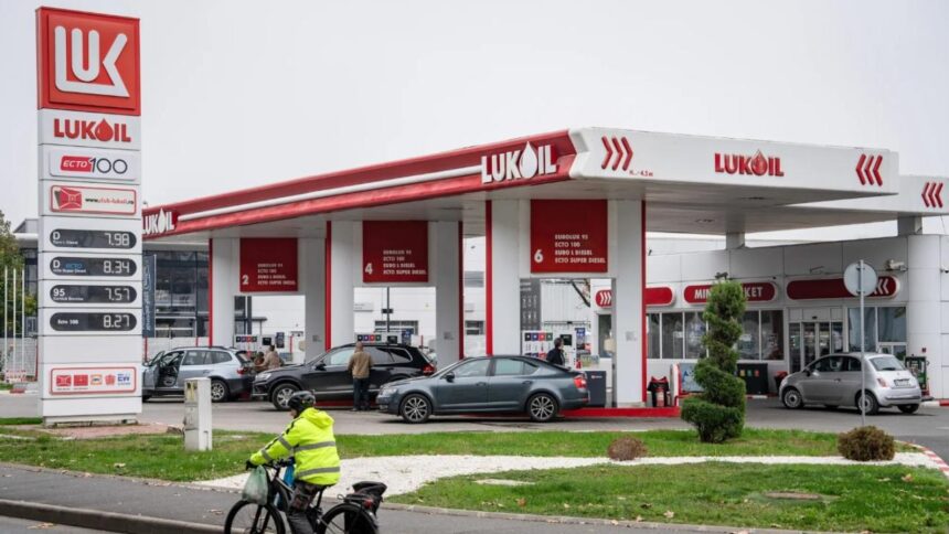 ABD'den Lukoil Kararı: Yaptırım Muafiyeti 2027'ye Kadar Uzatıldı