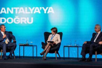 Ali Koç'tan Enerji Dönüşümü Vurgusu: Elektrifikasyon Rekabet Gücünü Artıracak