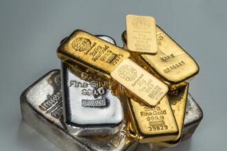 Altın Fiyatlarında Düşüş: Dolar ve Tahvil Getirileri Baskı Oluşturdu