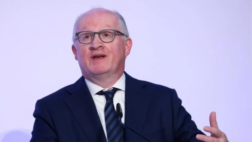 AMB Başekonomisti Philip Lane'den Enflasyonla Mücadelede 'Ölçülü Tepki' Mesajı
