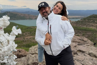 Ata Demirer ve Dilara Alemdar’ın Ayvalık Tatili Sosyal Medyada Gündem Oldu