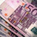 Avrupa'da Siyasi ve Mali Belirsizlik Euro'yu Dolar Karşısında Baskılıyor