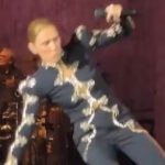 Celine Dion'un Büyük Dönüş Konserinde Talihsiz Kaza