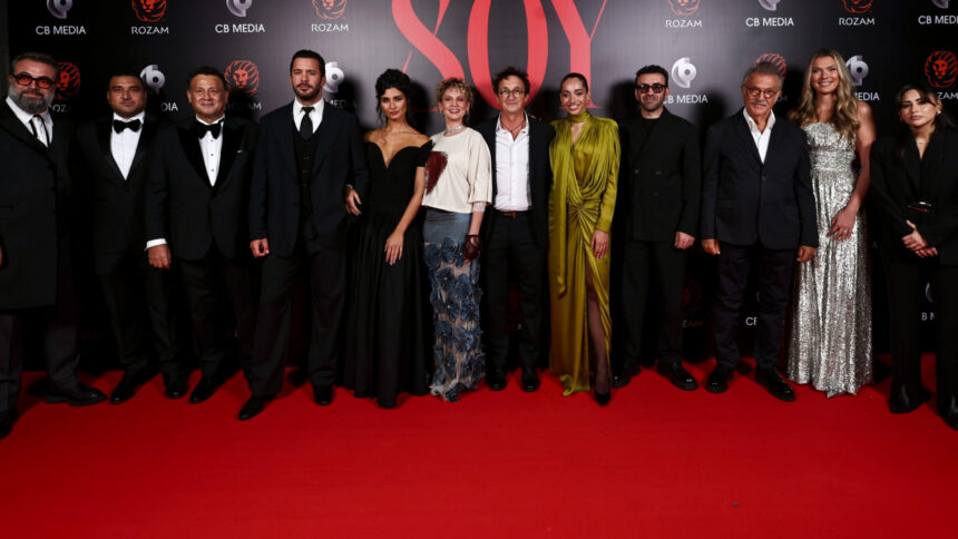 Farah Zeynep Abdullah, Barış Arduç ve Tuba Büyüküstün'ü Buluşturan 'SOY' Filminin Galası Yapıldı