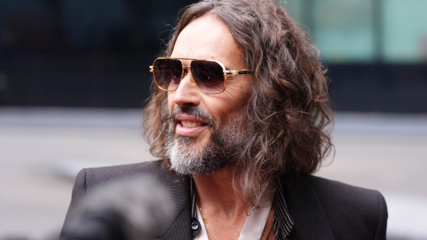 Russell Brand Davasında Savcıdan Sert İddialar: 'Acımasız ve Manipülatif Bir Cinsel Saldırgan'