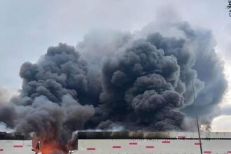 Rusya'nın Ryazan Bölgesindeki Petrol Rafinerisinde İHA Saldırısı Sonrası Yangın