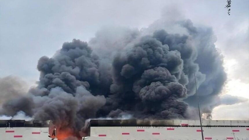 Rusya'nın Ryazan Bölgesindeki Petrol Rafinerisinde İHA Saldırısı Sonrası Yangın