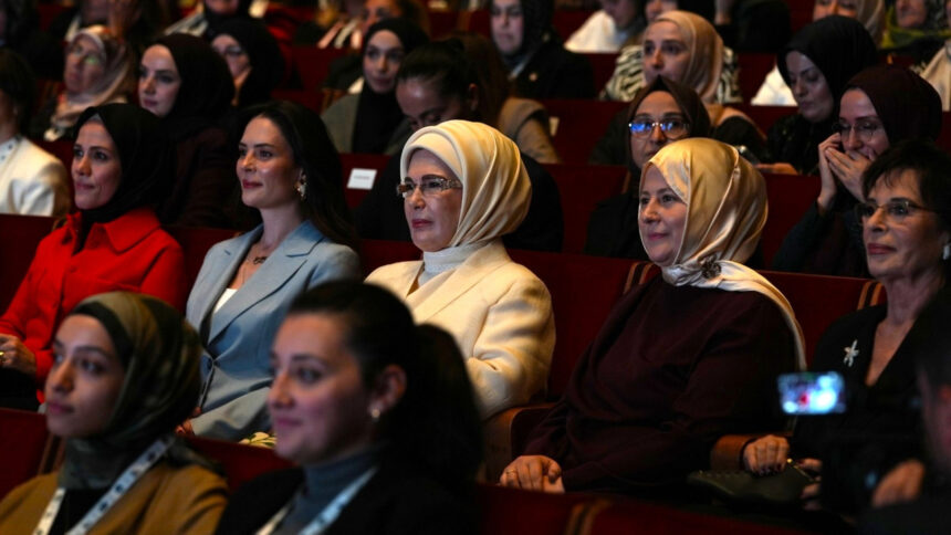 Sanat Dünyası TÜRGEV GİF’27 Sezon Açılışında Genç Yeteneklerle Buluştu