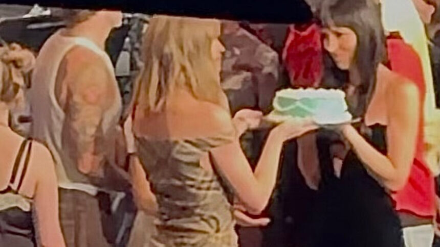 Taylor Swift'ten Dakota Johnson'a Sürpriz Doğum Günü Kutlaması