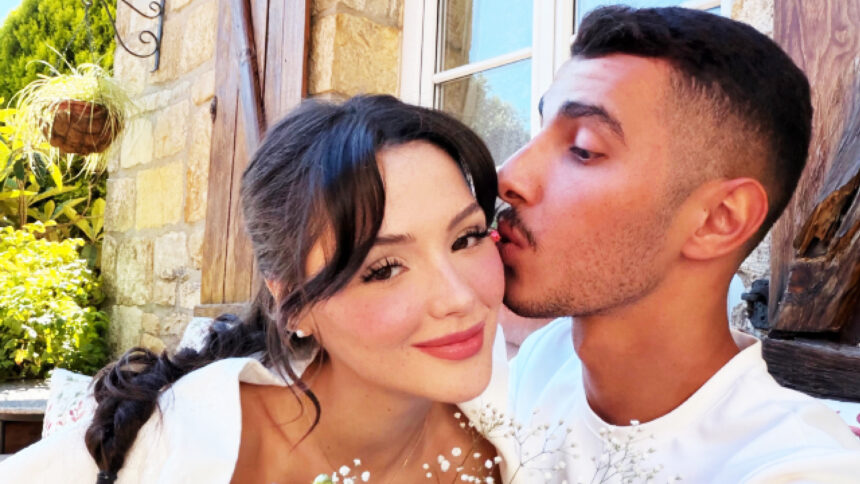 Ünlü Oyuncu Derya Pınar Ak'tan Romantik Paylaşım: Mutluluğunu Hayranlarıyla Buluşturdu