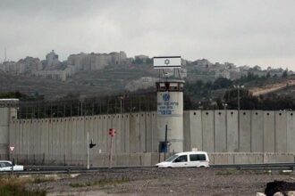 Haaretz'den Çarpıcı Rapor: İsrail Hapishanelerinde Filistinlilere Yönelik Sistematik İhlaller