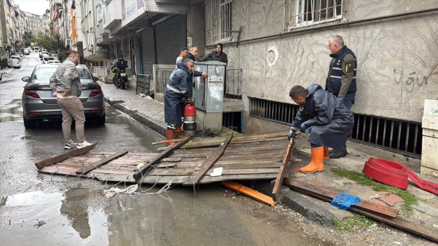 İstanbul'da Sağanak Yağış: Ulaşımda Aksamalar ve Güncel Durum