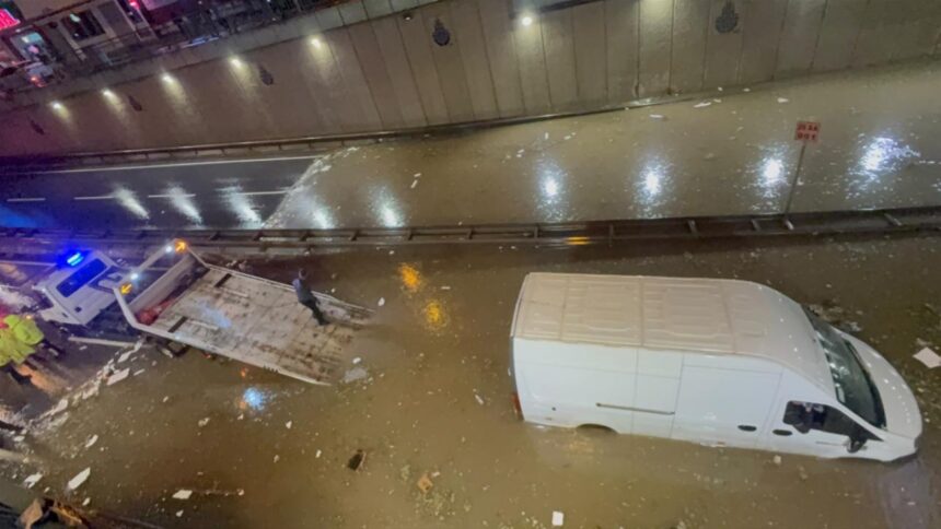 İstanbul'da Şiddetli Sağanak: Eğitime Bir Gün Ara Verildi