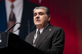 Beşiktaş'ta Serdal Adalı Dönemi: Olağanüstü Genel Kurulda Güven Tazelendi