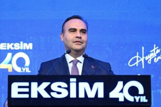 Bakan Kacır'dan Açıklama: Türkiye Siyasi ve Ekonomik İstikrarla İlerliyor