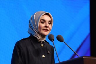 Bakan Göktaş'tan Sosyal Medya Düzenlemesi: 15 Yaş Altı İçin Yeni Dönem
