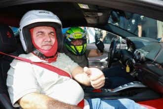 Felipe Massa İstanbul Park'ta Anlamlı Sürüş: Görme Engelli Levent Karadöl ile Piste Çıktı