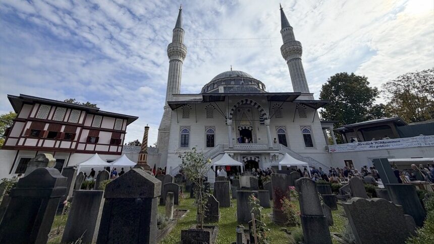 Almanya'da 'Açık Cami Günü': Toplumsal Diyalog İçin Kapılar Aralandı