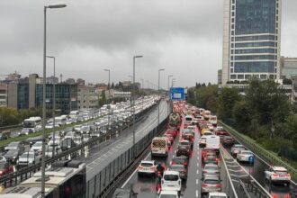İstanbul'da Akşam Trafiği Kilitlendi: Yoğunluk Yüzde 89'a Ulaştı