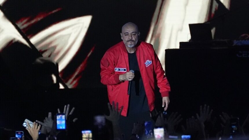 Rapçi Ceza, TEKNOFEST Güneydoğu Kapsamında Şanlıurfa'da Sahne Aldı