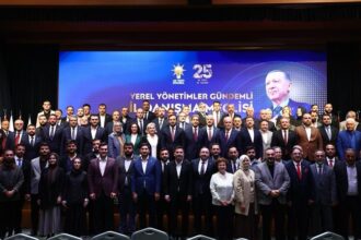 İstanbul'da Siyasi Hareketlilik: 136 Kişi AK Parti'ye Katıldı