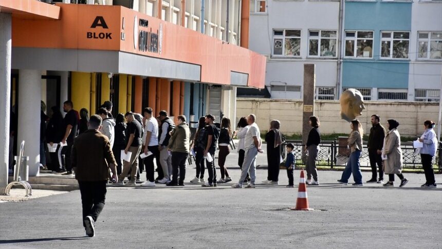 2026 KPSS Ön Lisans Oturumu Başladı: Binlerce Aday Memuriyet İçin Ter Dökecek