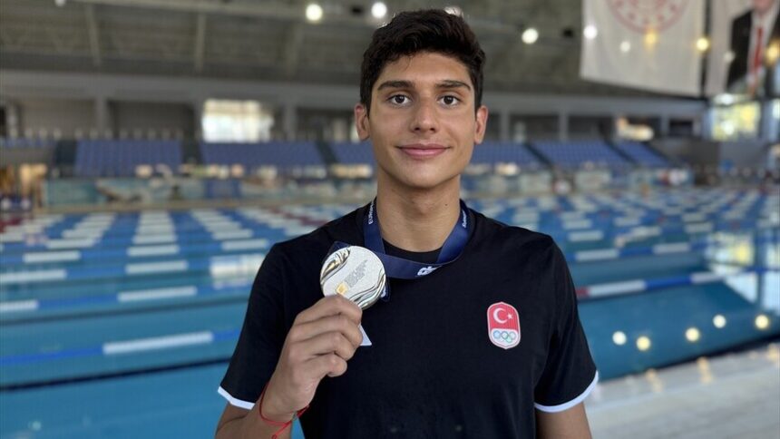 Milli Yüzücü Emre Onuş'un Gözü Dünya Şampiyonası Kürsüsünde