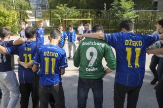 Edin Dzeko, Eğitim Gördüğü Okulda Yeni Nesillere İlham Kaynağı Oluyor