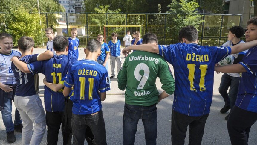 Edin Dzeko, Eğitim Gördüğü Okulda Yeni Nesillere İlham Kaynağı Oluyor